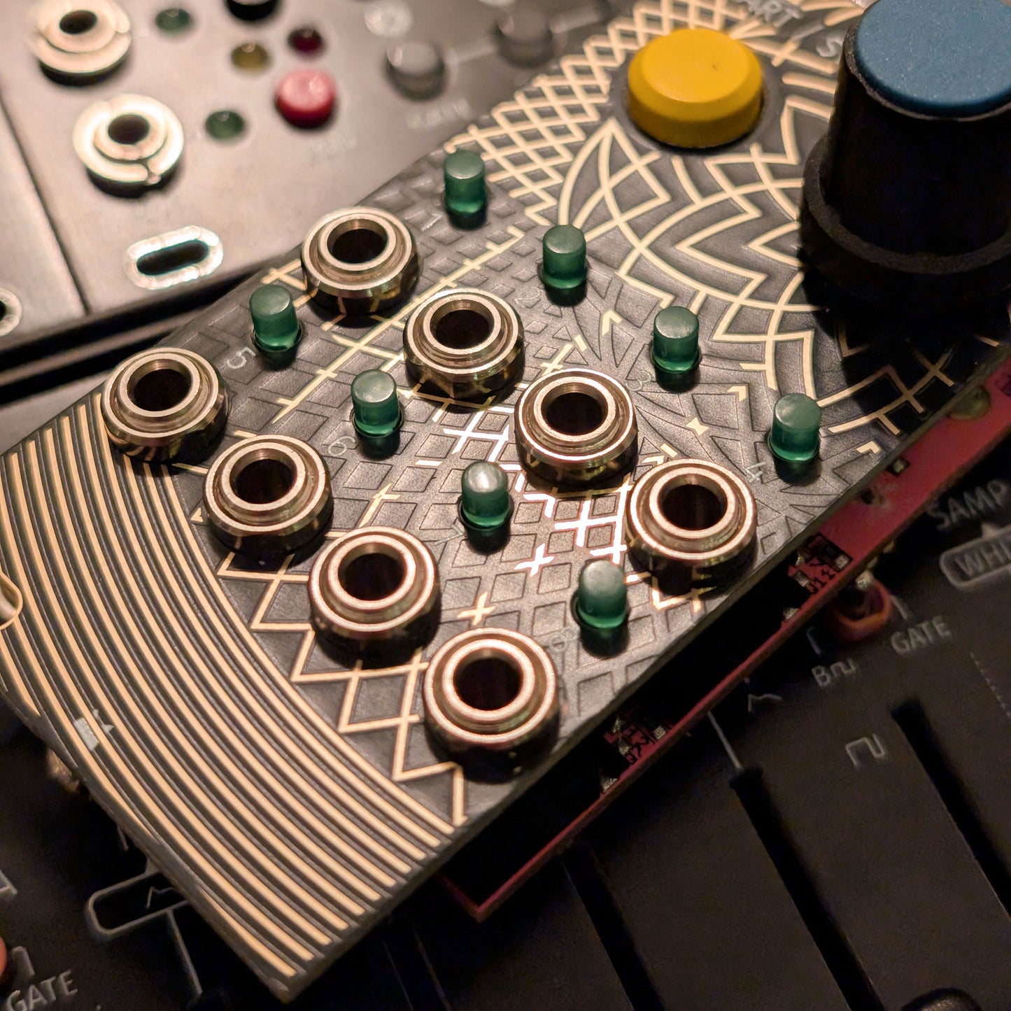 Pamela's PRO Workout - Golden Lotus - black & gold panel