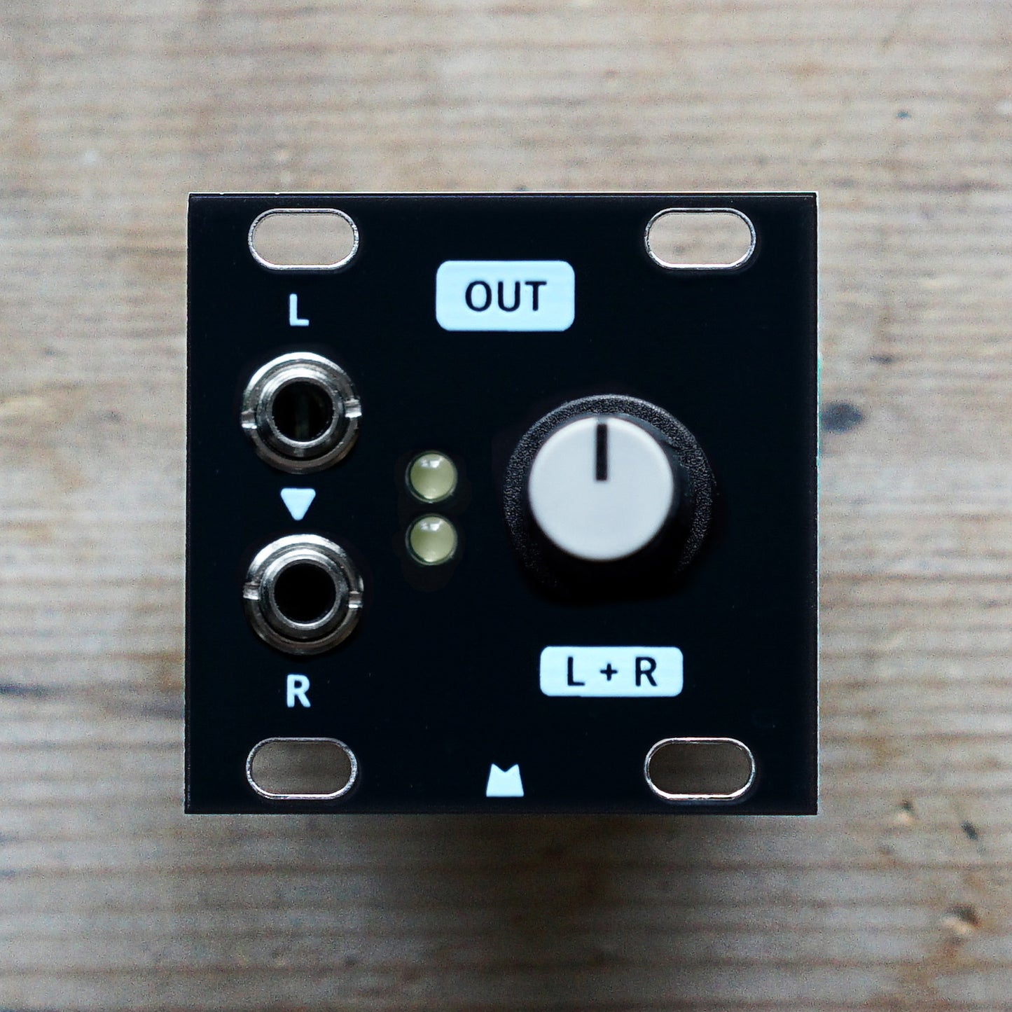 Stereo Line Out 1U black panel