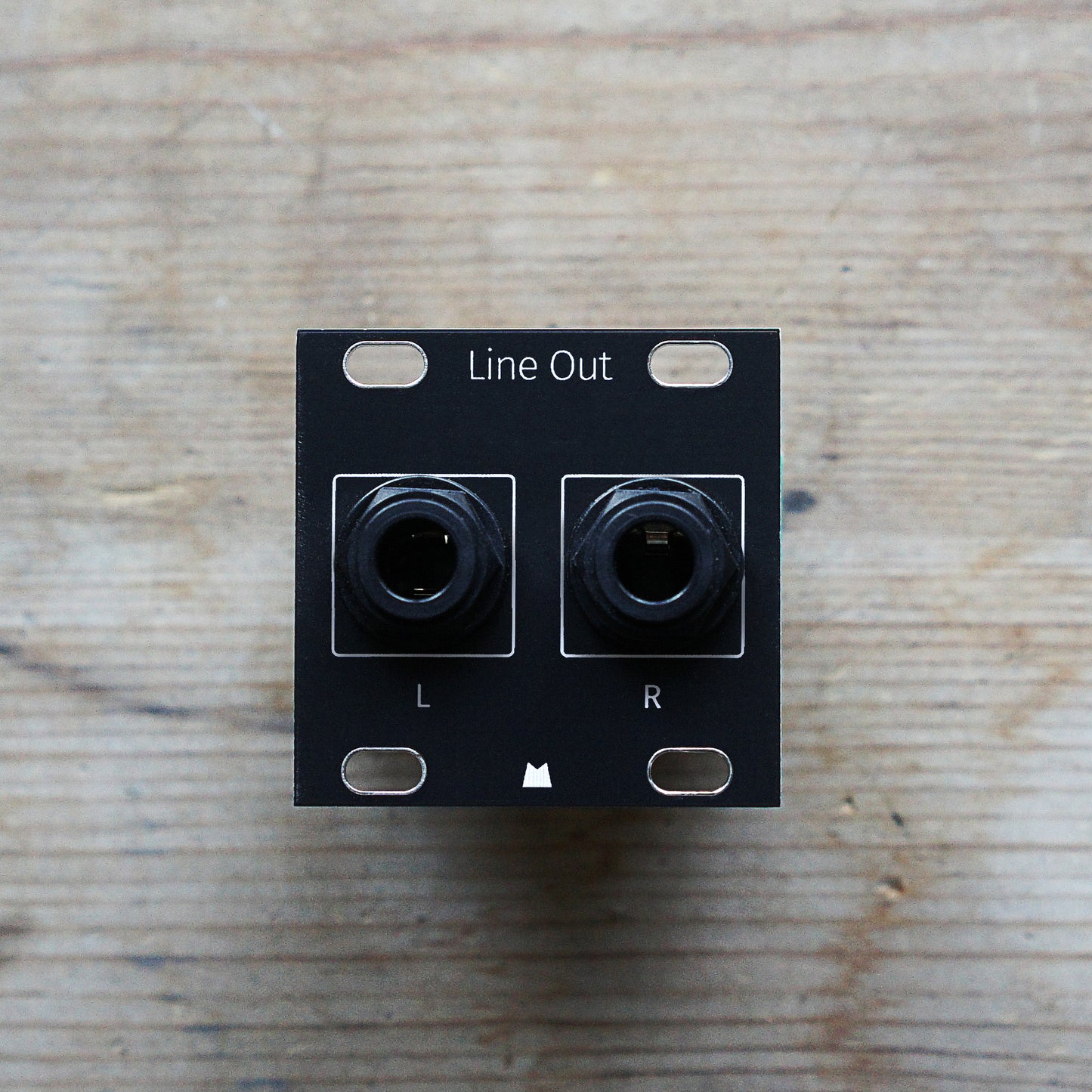 Stereo Line Out Jacks 1U black panel