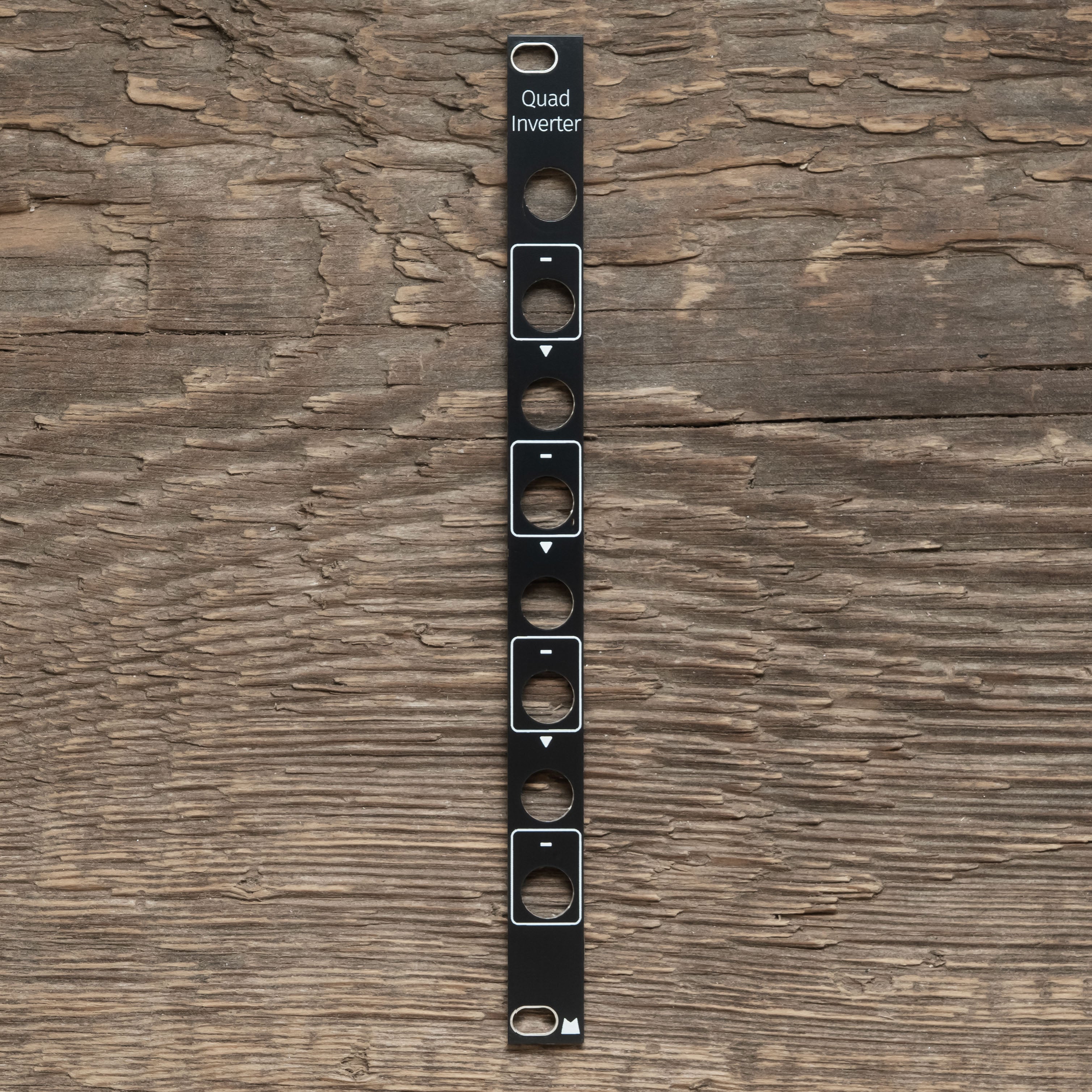 Quad Inverter black panel – Mörk Modules