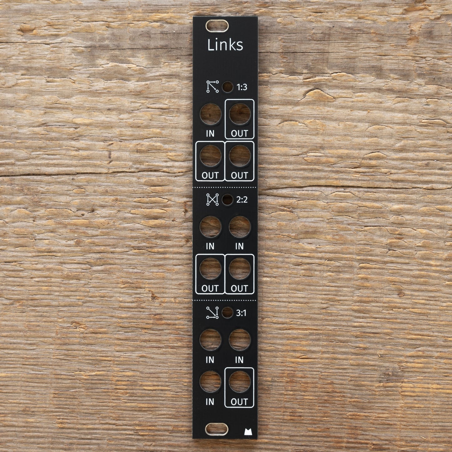 Links black panel