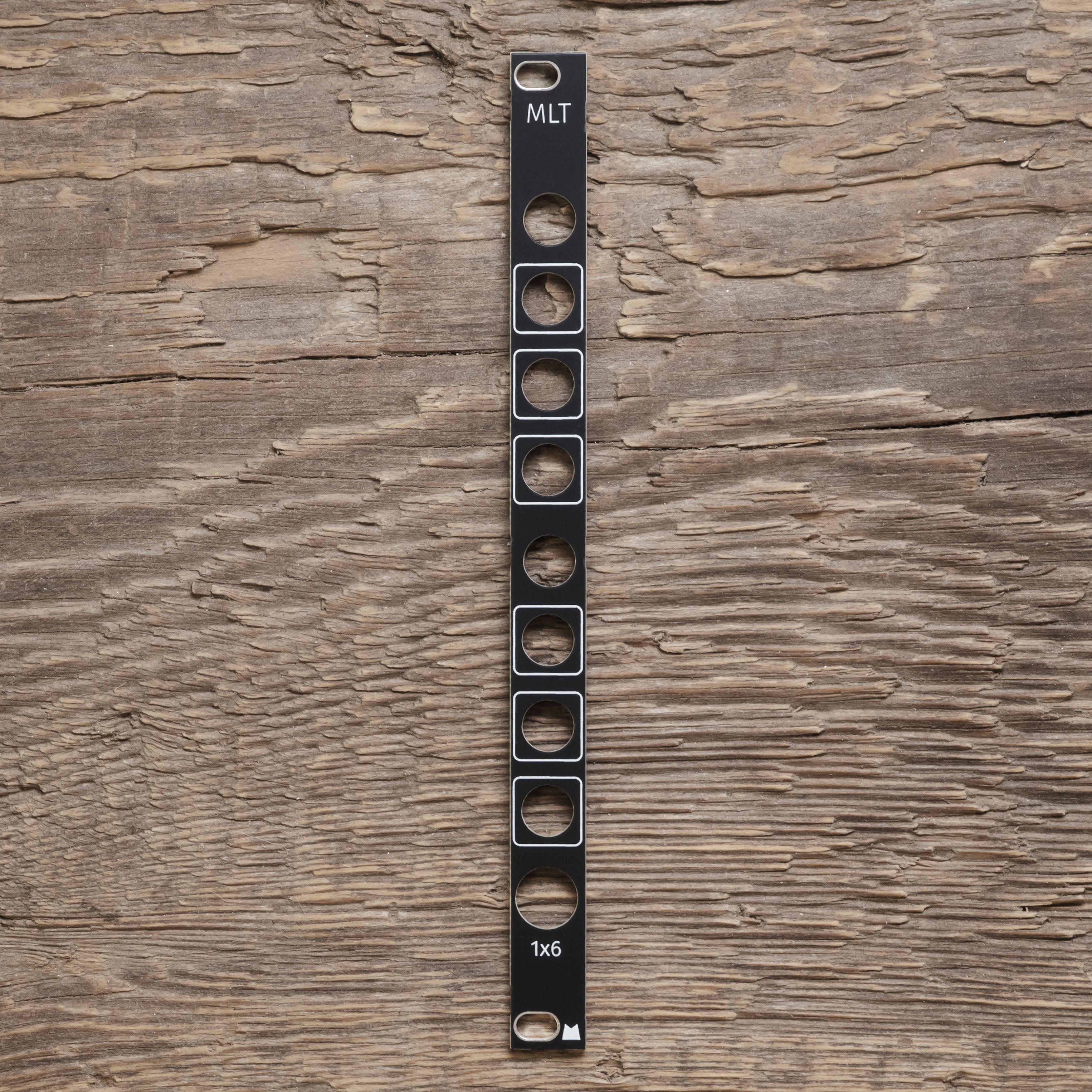 Performance Buffered Mult black panel – Mörk Modules