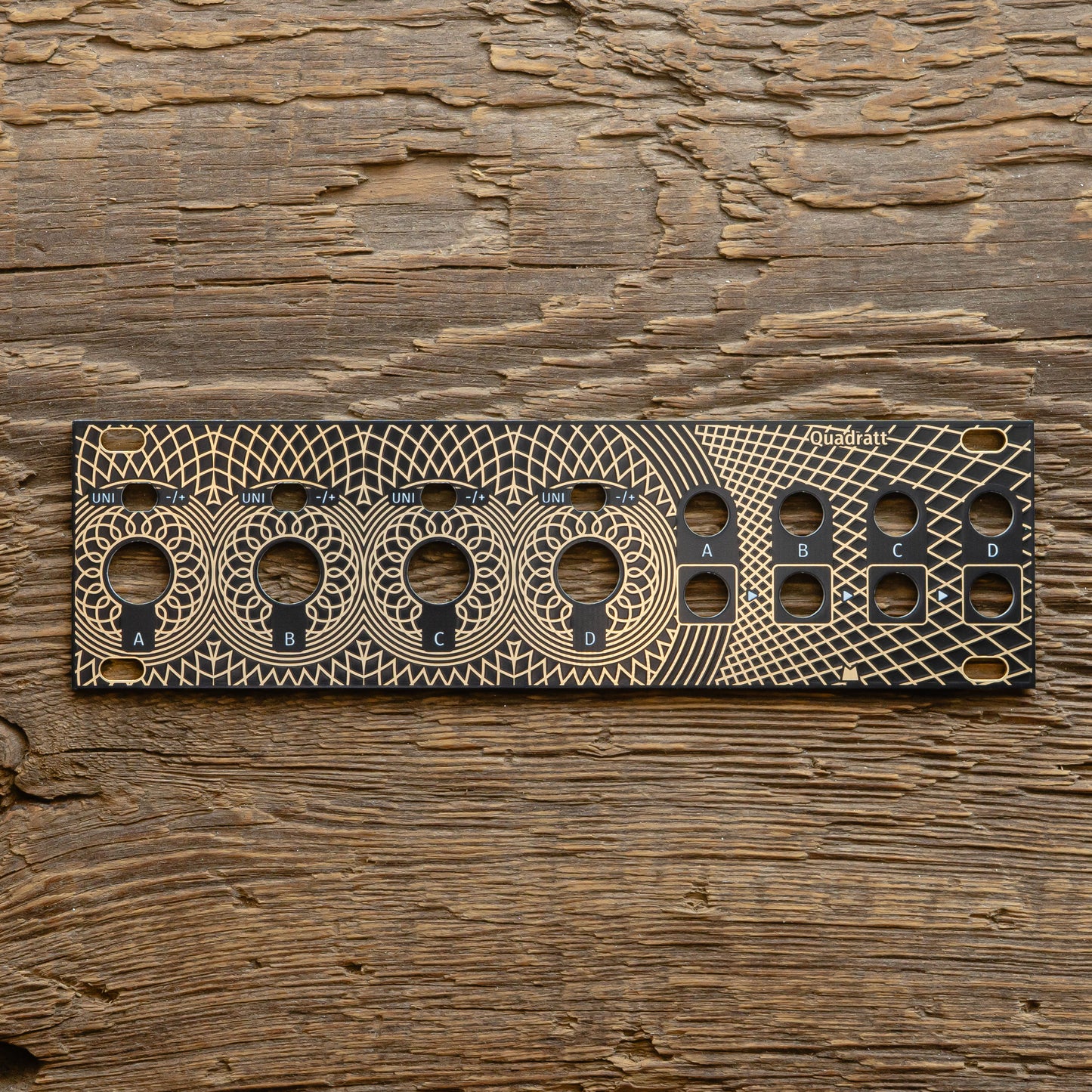 Quadratt 1U (metal switches) - Golden Lotus - black & gold panel