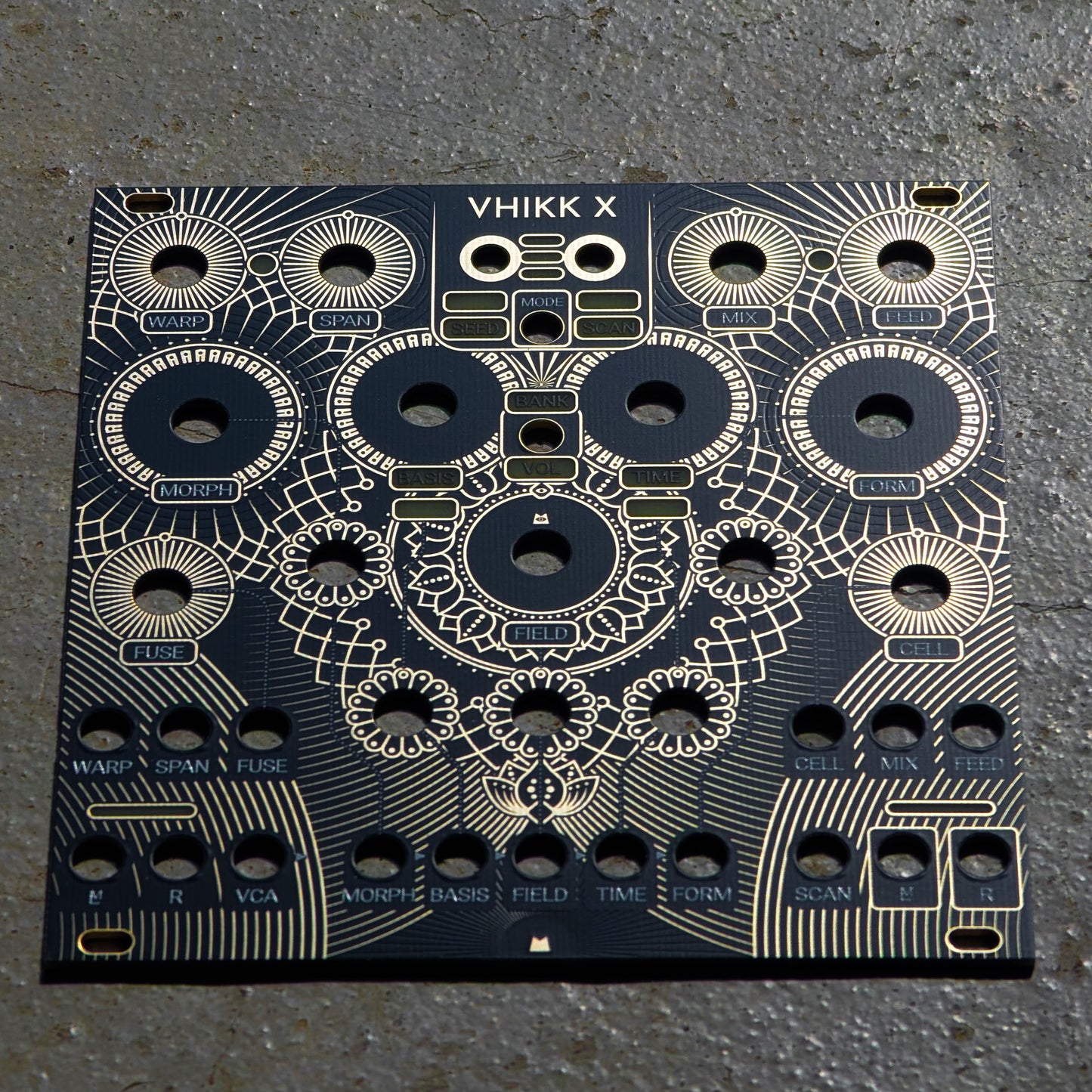Vhikk X - Golden Lotus - black & gold panel
