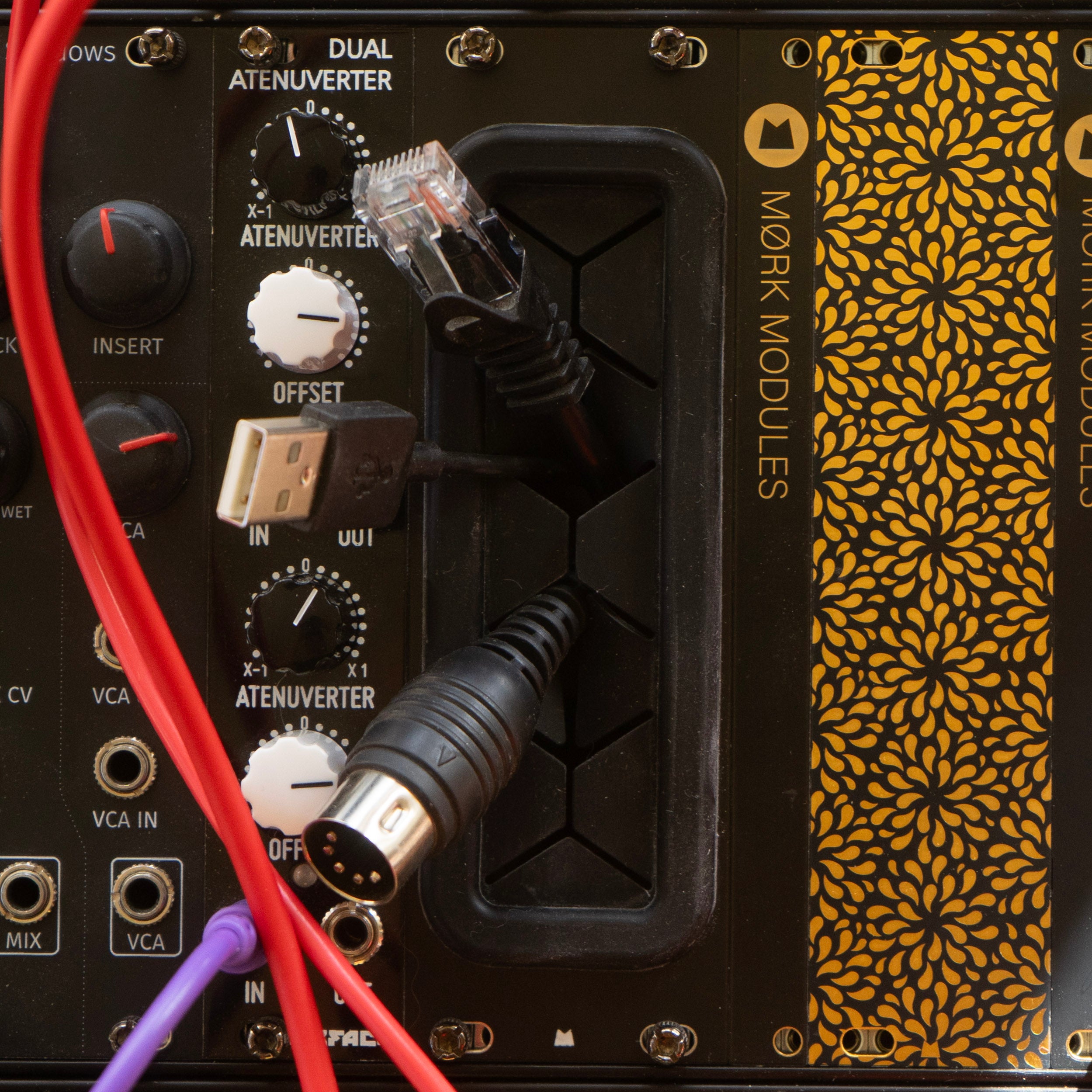 Dixie 2+ black panel – Mörk Modules