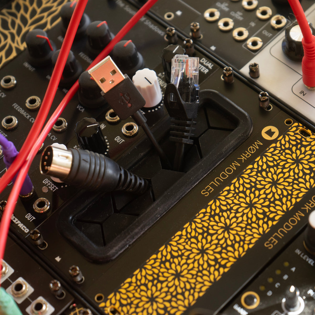 Cable Passthrough 3U black panel – Mörk Modules