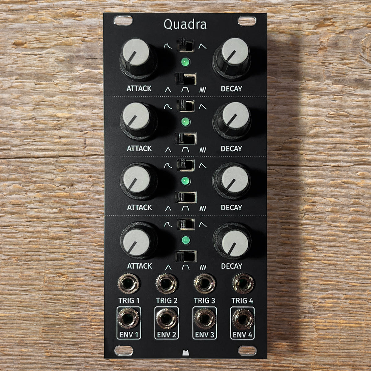 Quadra black panel – Mörk Modules