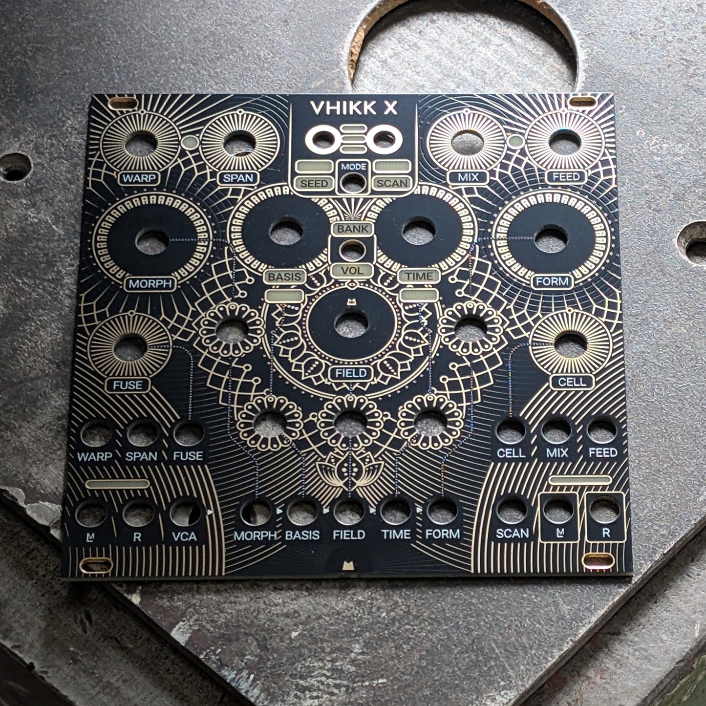 Vhikk X - Golden Lotus - black & gold panel