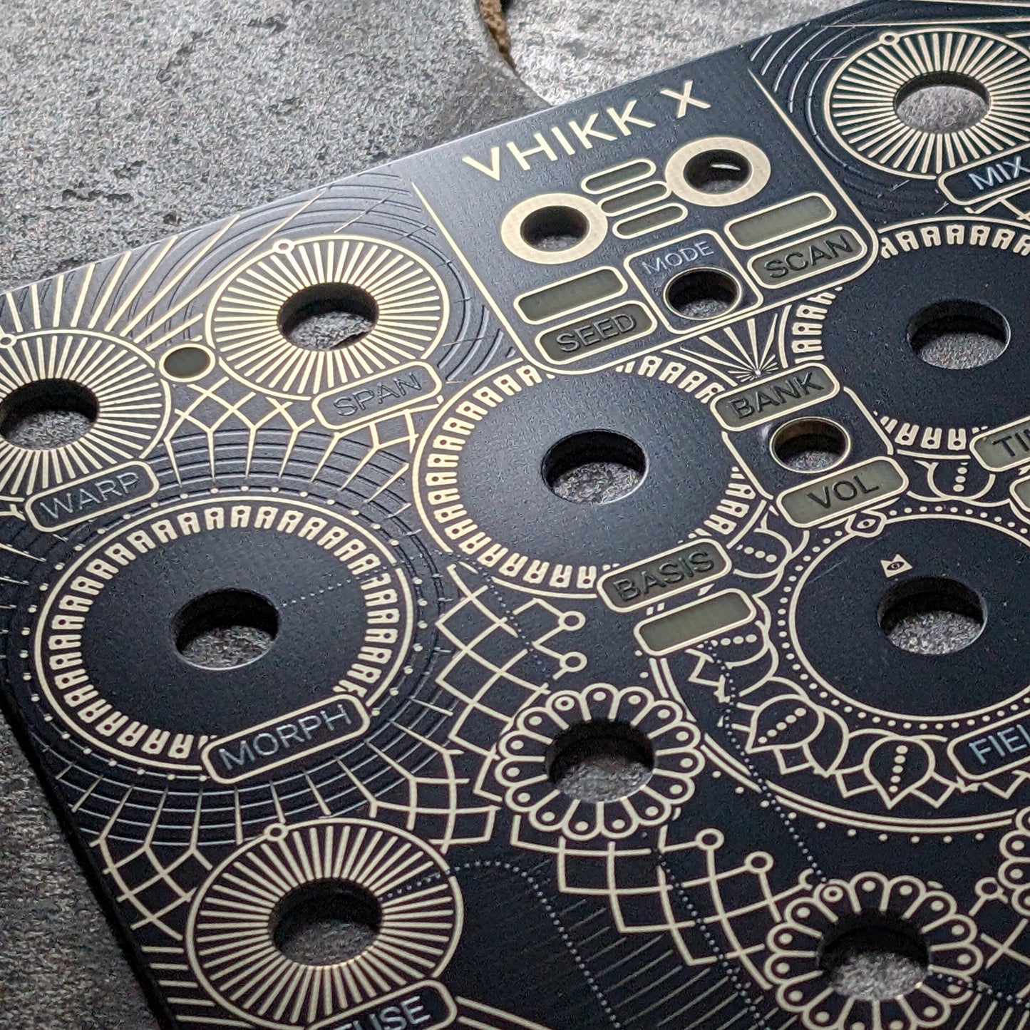 Vhikk X - Golden Lotus - black & gold panel