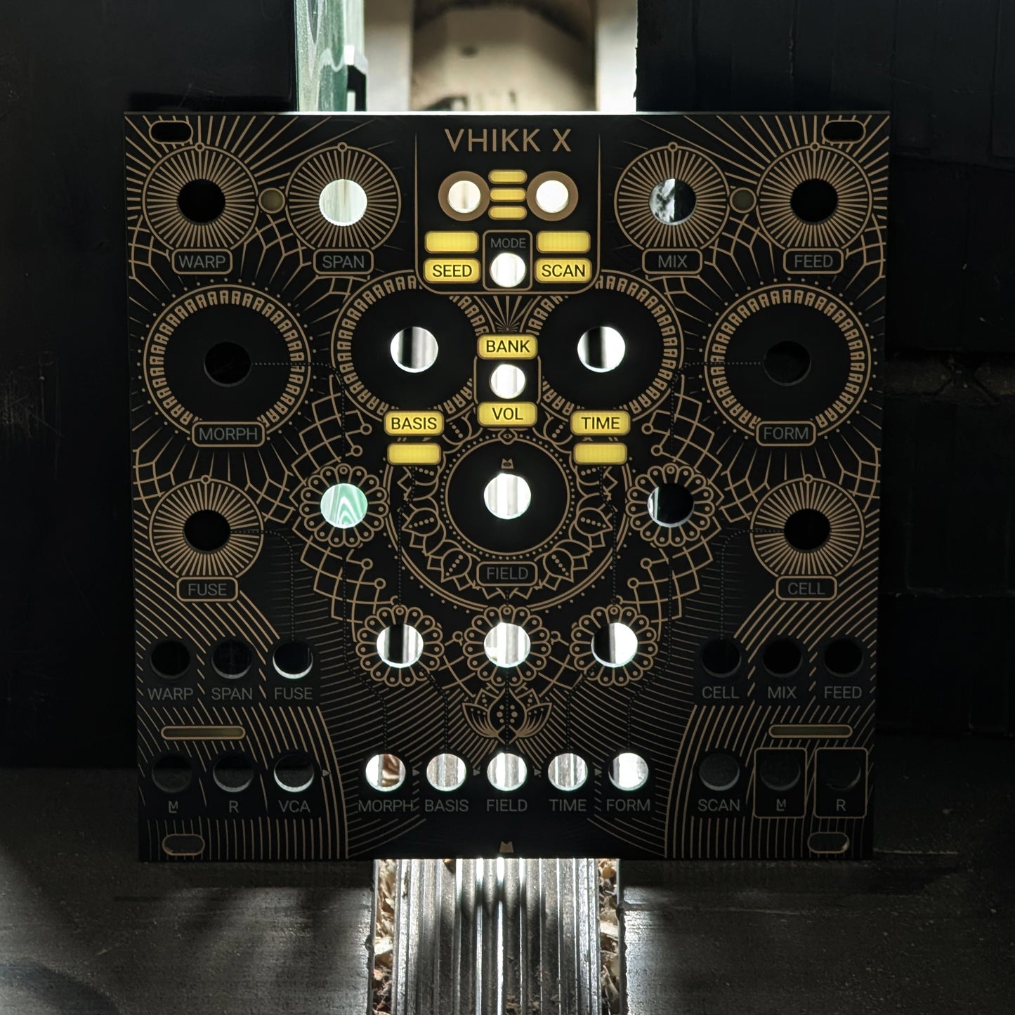Vhikk X - Golden Lotus - black & gold panel